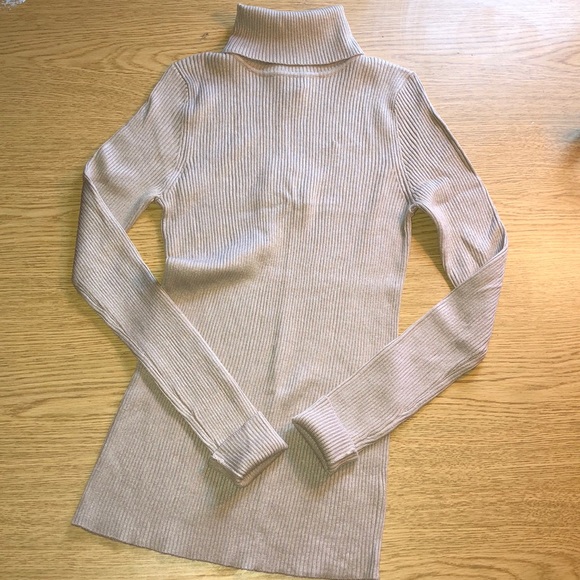 Turtle neck Top - Picture 2 of 4